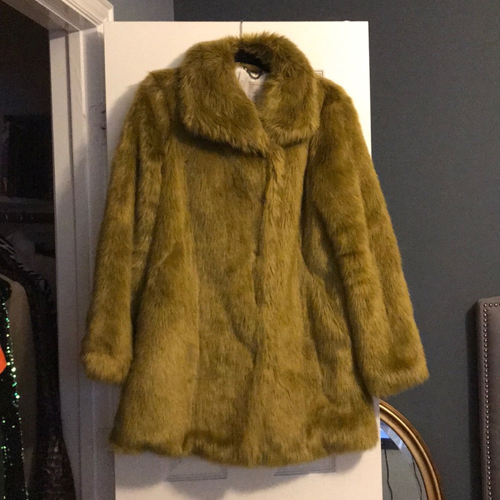 LAST CHANCE MAKE AN OFFER Banana Republic Faux Fur Coat